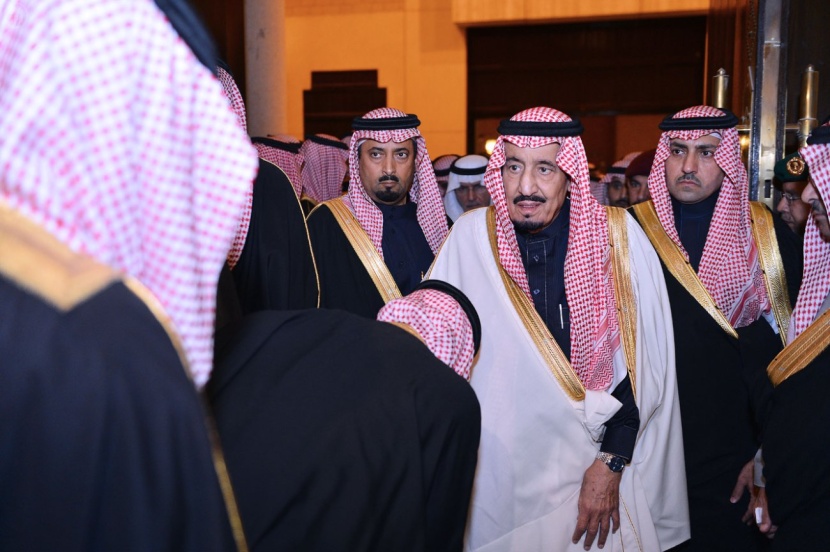 خادم الحرمين الشريفين وولي العهد وولي ولي العهد يتلقون البيعة