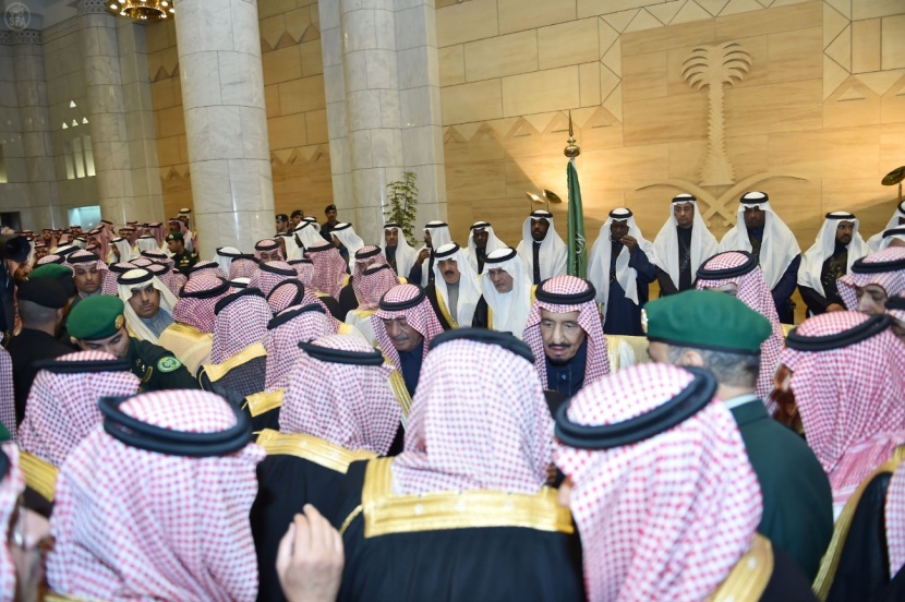 خادم الحرمين الشريفين وولي العهد وولي ولي العهد يتلقون البيعة