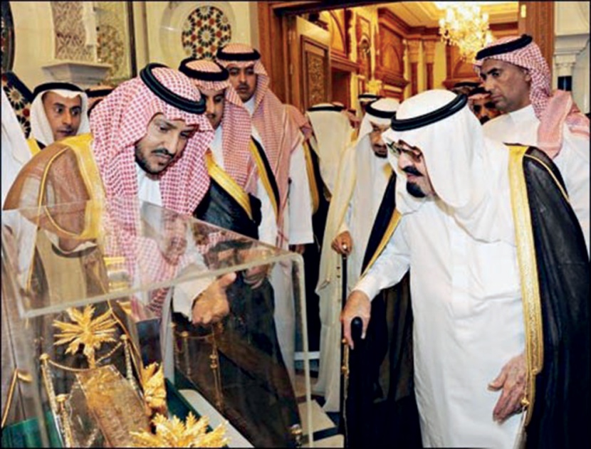 الملك عبدالله أمر قائد الطائرة بعدم الهبوط حتى تُؤدَّى الصلاة