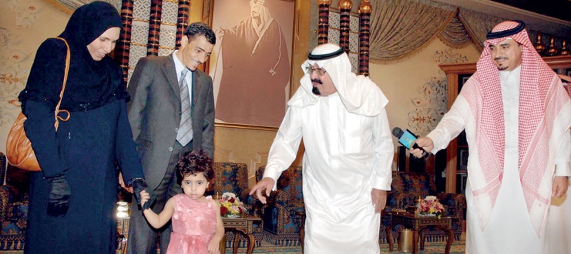 الملك عبد الله .. أعاد البسمة إلى الطفلة «زهور»