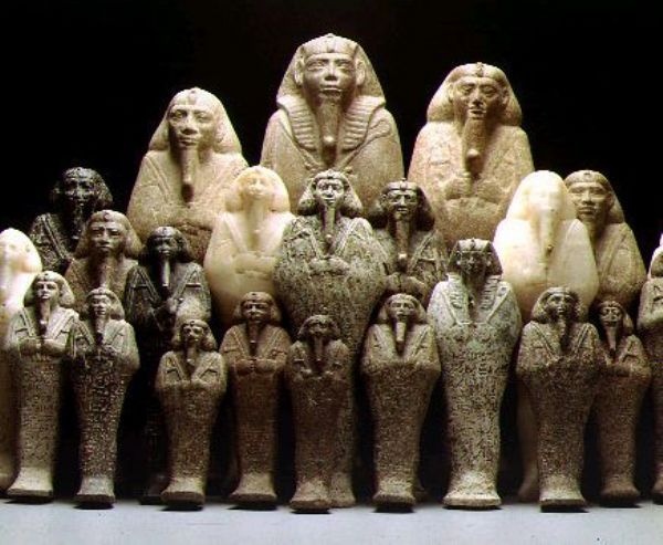 "الآثار المصرية" تعمل على استعادة 36 قطعة أثرية مهربة الى اسبانيا