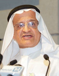 السويل .. صاحب النظريات الحسابية المعقدة وزيرا للاتصالات وتقنية المعلومات