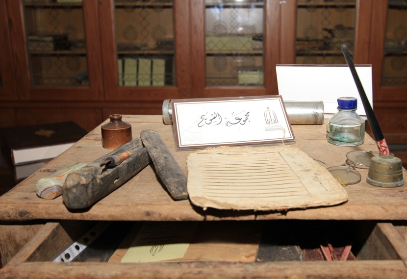 الملك سلمان يهدي دارة الملك عبدالعزيز مخطوطة فقهية عُمرها 216 عاما