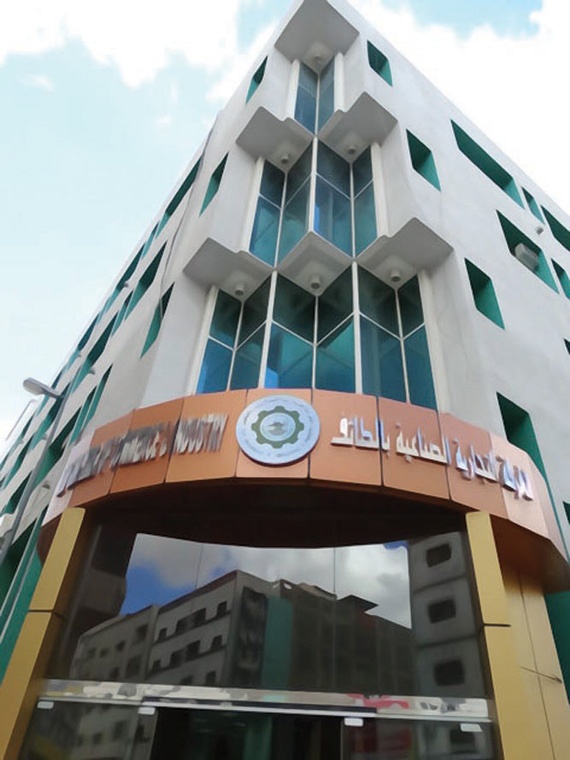 تصاديق غرفة الطائف تطيح بأمينها العام