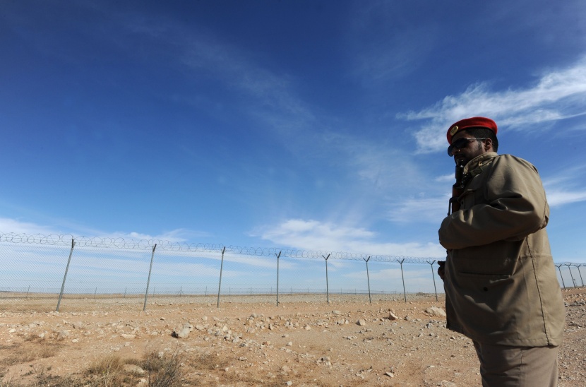 أفراد حرس الحدود يقومون بواجبهم الوطني على الحدود الشمالية للمملكة مع العراق