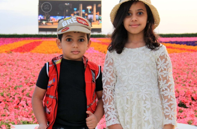 قصة مصورة : بهجة الأطفال في مهرجان الزهور في ينبع