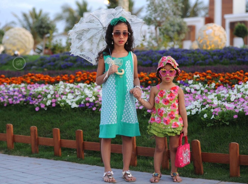 قصة مصورة : بهجة الأطفال في مهرجان الزهور في ينبع