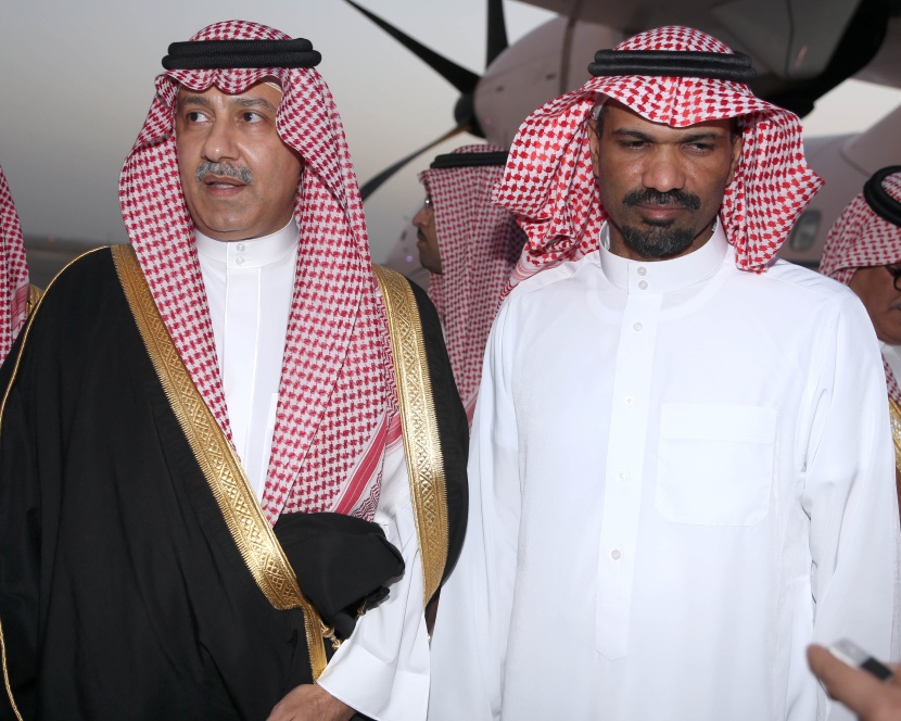 قصة مصورة: ولي ولي العهد يستقبل الدبلوماسي الخالدي في مطار الرياض