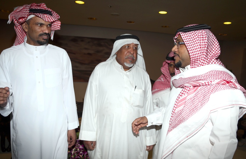 قصة مصورة: ولي ولي العهد يستقبل الدبلوماسي الخالدي في مطار الرياض