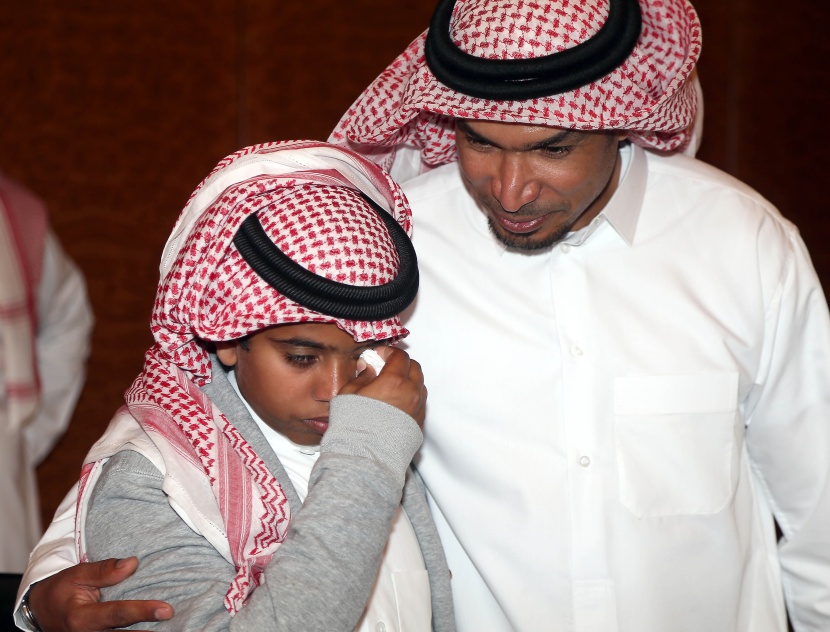 قصة مصورة: ولي ولي العهد يستقبل الدبلوماسي الخالدي في مطار الرياض