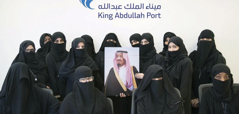 سعوديات يشاركن في إدارة ميناء مدينة الملك عبدالله الاقتصادية