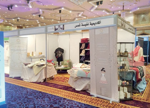 أكاديمية نفيسة شمس تروج لمنتجات «العاملات من منازلهن» في معرض أعراسنا