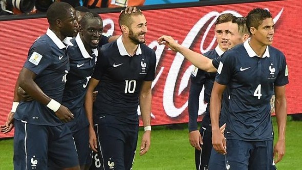 فرنسا تتعافى من التعثر أمام البرازيل بالفوز على الدنمرك