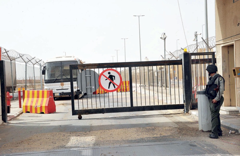 خدمات للقادمين في منفذ الطوال