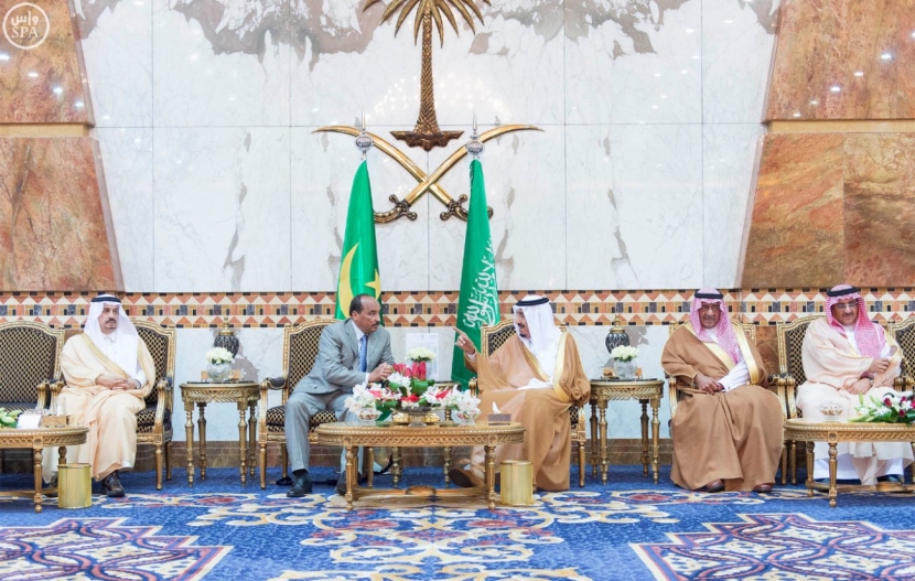 خادم الحرمين الشريفين يعقد جلسة مباحثات مع الرئيس الموريتاني