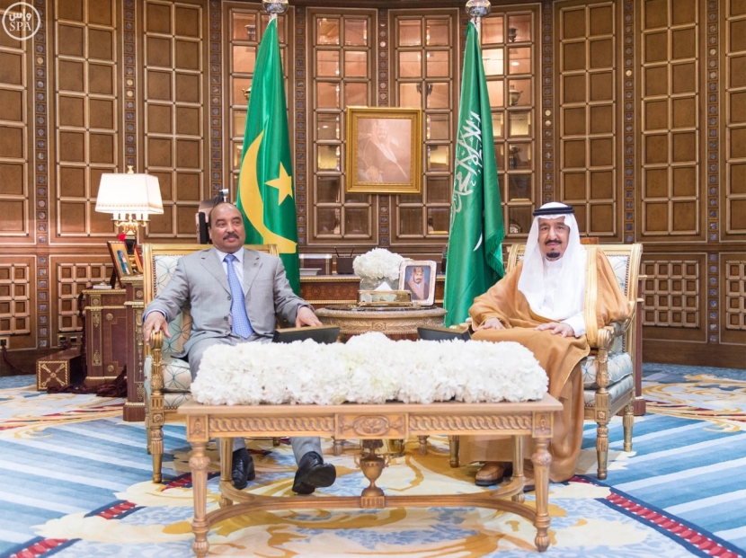 خادم الحرمين الشريفين يعقد جلسة مباحثات مع الرئيس الموريتاني