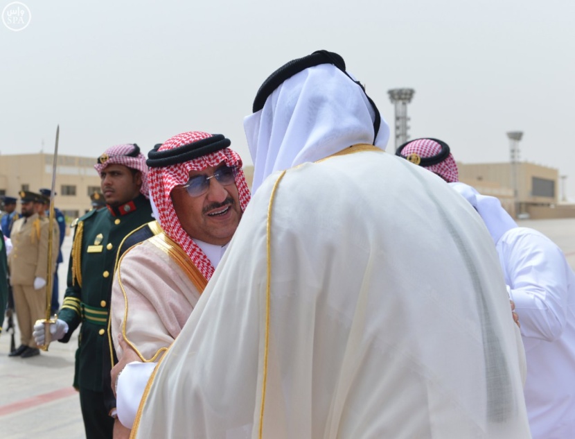 خادم الحرمين الشريفين يبحث مستجدات الأحداث مع أمير قطر