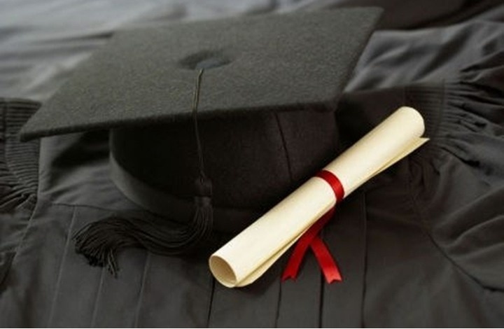 رجل في اوكلاهوما يحصل على شهادة التخرج من المدرسة بعد 72 عاما