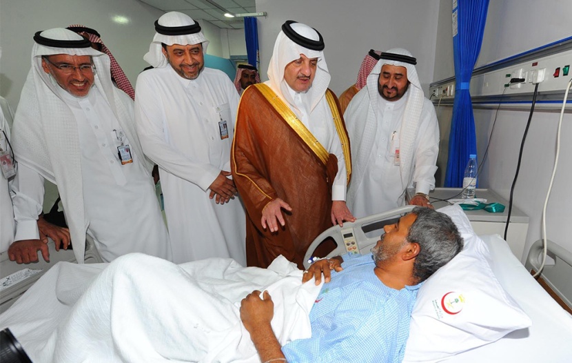 أمير الشرقية يتفقد مصابي تفجير القديح