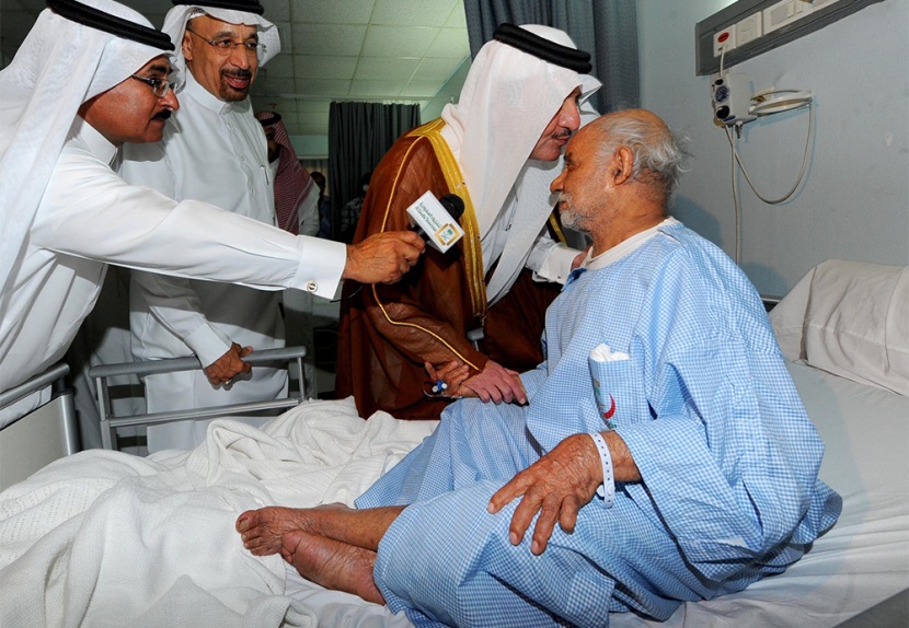 أمير الشرقية يتفقد مصابي تفجير القديح