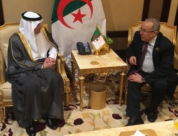 وزير الخارجية يلتقي وزير خارجية الجزائر