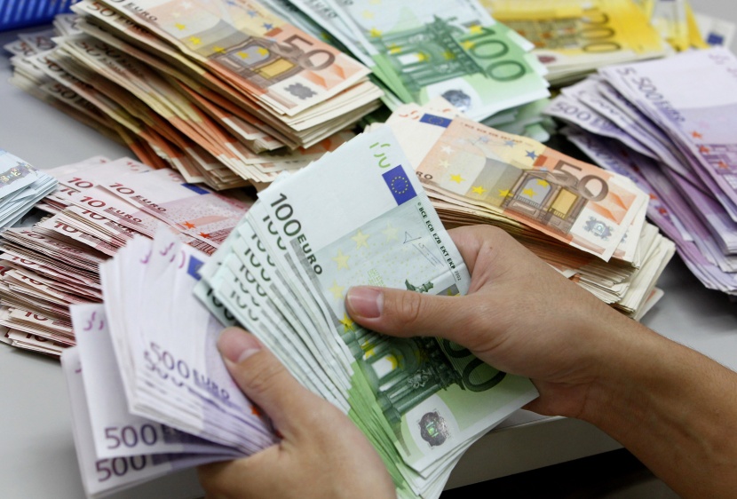 اليورو يرتفع بدعم احتمالات إبرام اتفاق بشأن ديون اليونان