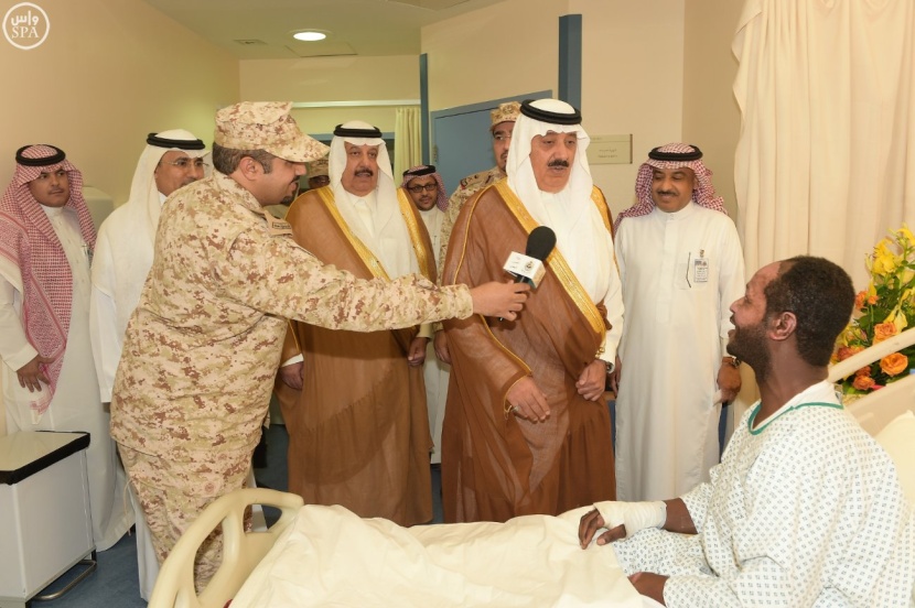 وزير الحرس الوطني يزور مصابي الحد الجنوبي بمدينة الملك عبدالعزيز الطبية
