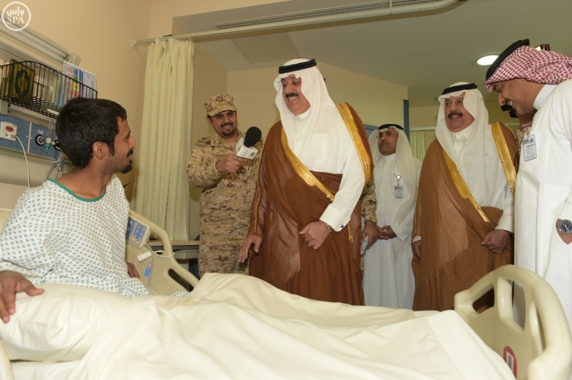وزير الحرس الوطني يزور مصابي الحد الجنوبي بمدينة الملك عبدالعزيز الطبية