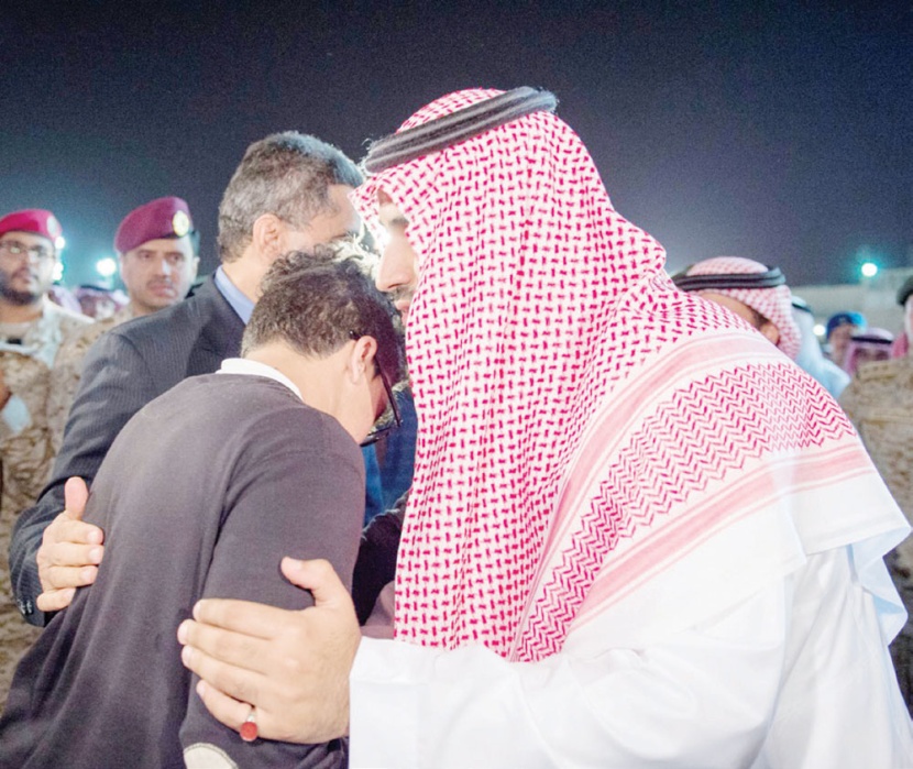 ولي ولي العهد يتقدم مستقبلي جثمان الشعلان