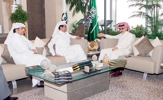 الوليد بن طلال يستقبل 
نواف آل ثاني