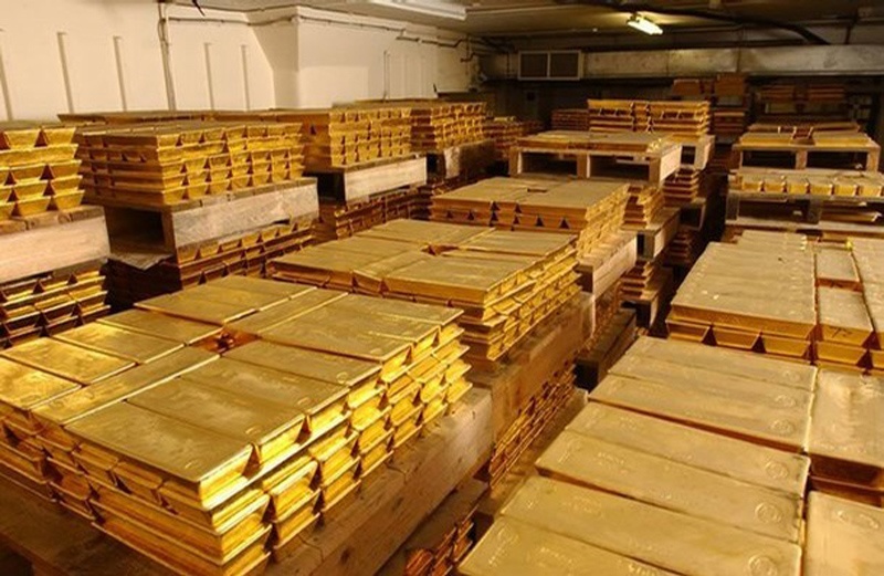 إيران تسترد 13 طنا من الذهب المجمد بسبب العقوبات