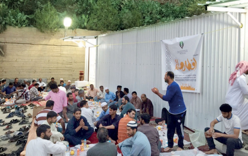 أهالي الباحة يتنافسون على خدمة المخيمات الرمضانية