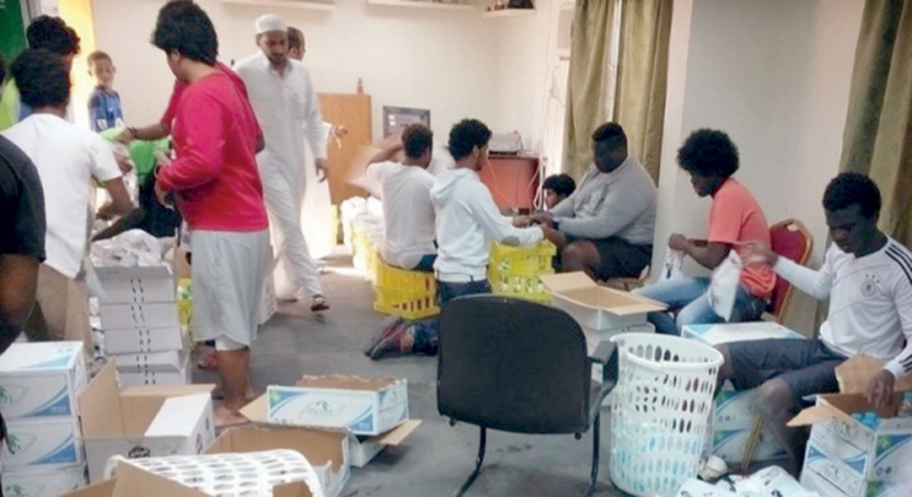 متطوعون يوزعون 30 ألف وجبة ضمن مشروع «فك الريق» في جدة