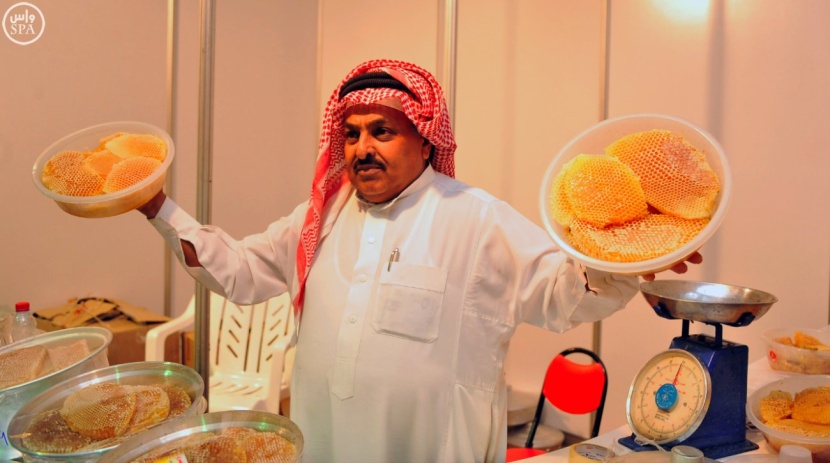 أكثر من 50 نحالاً يستعرضون منتجاتهم في المهرجان الدولي الثامن للعسل في منطقة الباحة