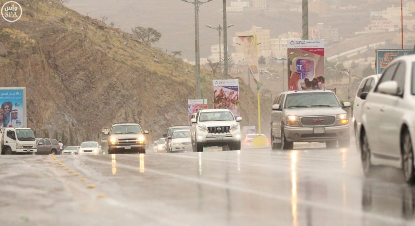 قصة مصورة: أمطار غزيرة على عسير