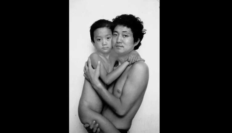 قصة مصورة: أب وابنه يلتقطان 30 صورة في 30 عاماً.. فماذا أظهرت آخر صورة !