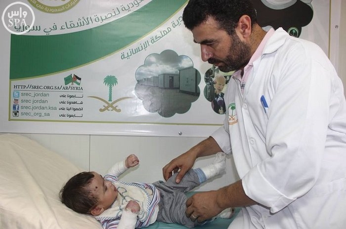 العيادات السعودية تعالج حالة مرضية نادرة لطفل سوري بمخيم الزعتري