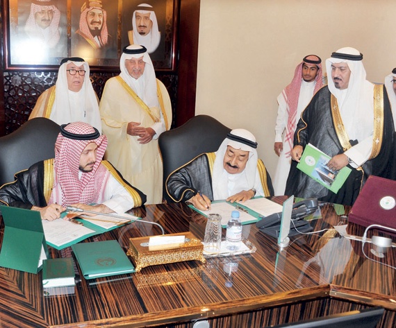 أمير مكة المكرمة يشهد توقيع عقد إنشاء مجمع علاج خيري للسرطان في جدة