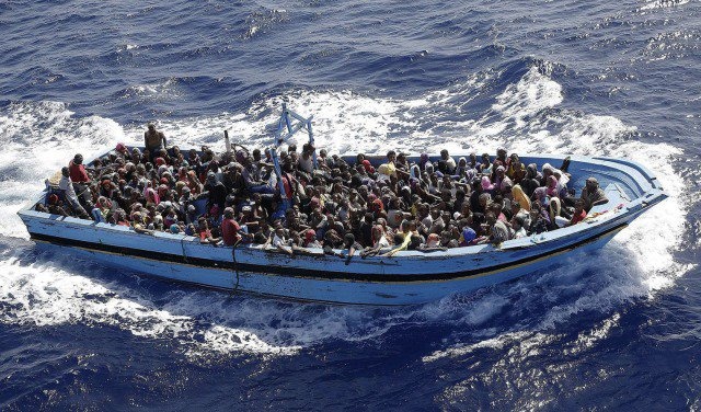 فرق الانقاذ تنقذ 3000 مهاجر في البحر المتوسط وتعثر على جثث 55 شخصا