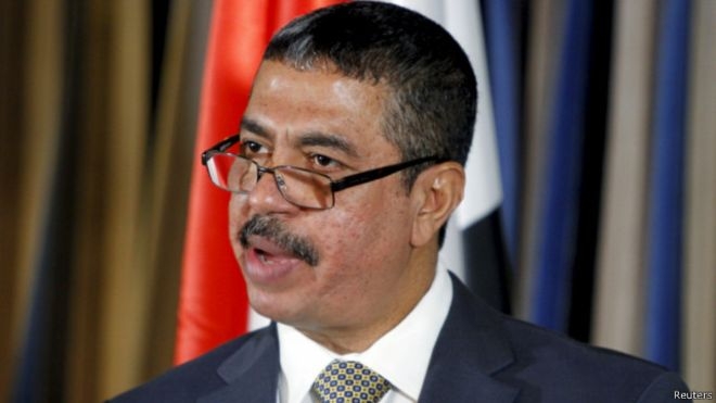 بحاح من عدن: استعادة الدولة وتأمين الحياة بحاجة إلى جهد مشترك من الحكومة وكافة الشعب اليمني