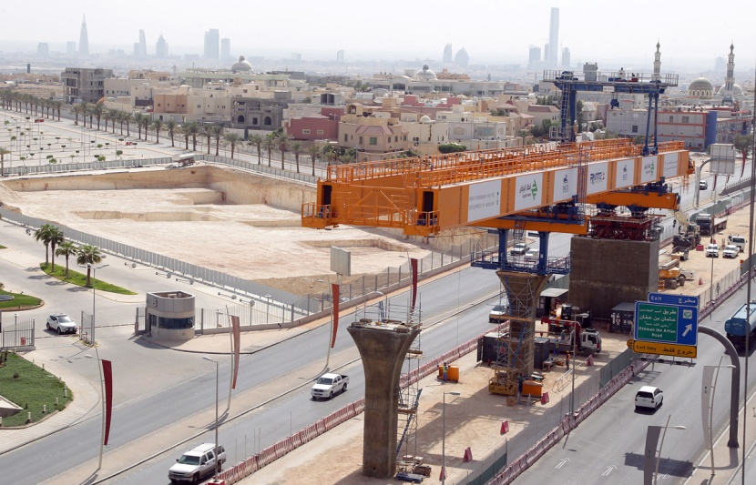 قصة مصورة : بدء تركيب جسور "قطار الرياض"