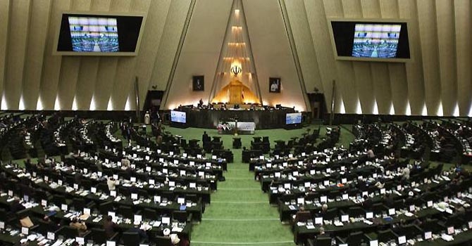 البرلمان الإيراني يصادق على الاتفاق النووي الموقع مع القوى العظمى