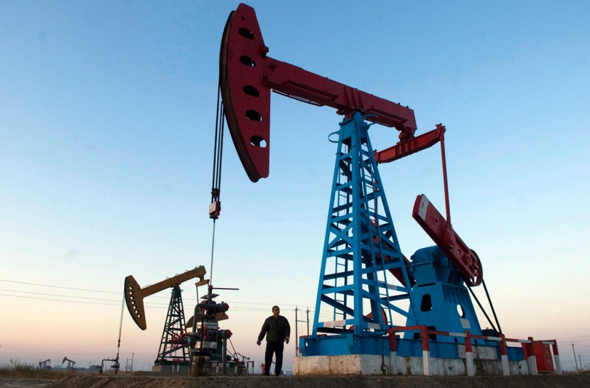 أذربيجان تبدأ تخفيض إنتاج النفط تماشيا مع اتفاق أوبك