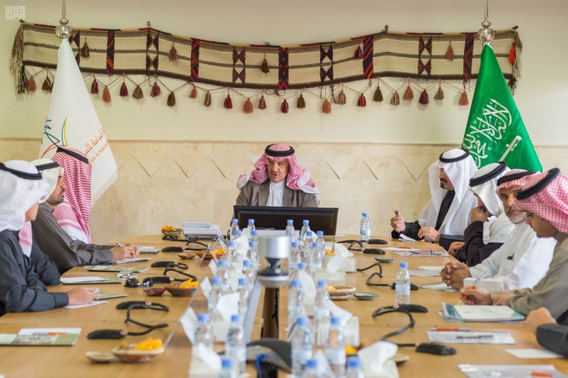الأمير سلطان بن سلمان يعقد اجتماعا مع قيادات التعليم لتعزيز التوعية بالتراث والسياحة في العملية التعليمية