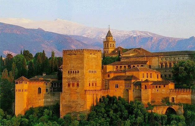قصر الحمراء في غرناطة الإسبانية تحفة معمارية وشاهد على حضارة العرب في الأندلس
