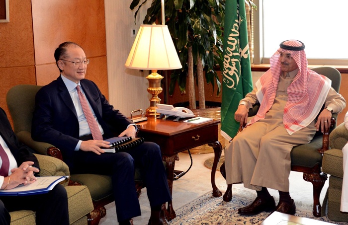 وزير المالية يناقش تدريب الكوادر السعودية مع رئيس مجموعة البنك الدولي