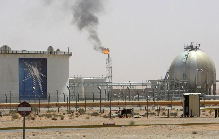 صادرات النفط السعودية لأمريكا ستهبط 300 ألف برميل يوميا في مارس
