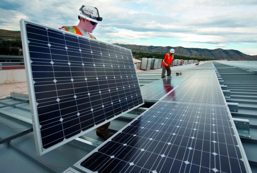 أبوظبي تنهي تمويل أكبر محطة شمسية في العالم الشهر المقبل