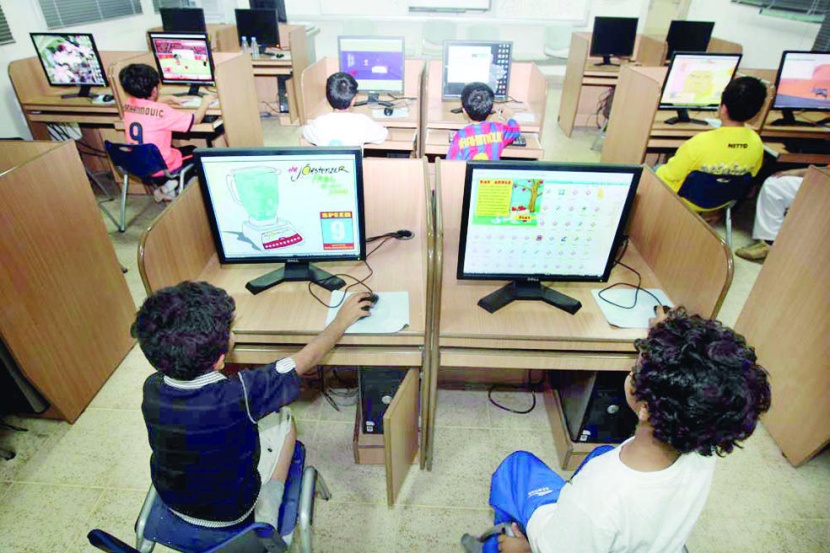 دعوة إلى حماية الأطفال من مخاطر الإنترنت .. و«هيئة الاتصالات»:  نظام جديد لوقايتهم