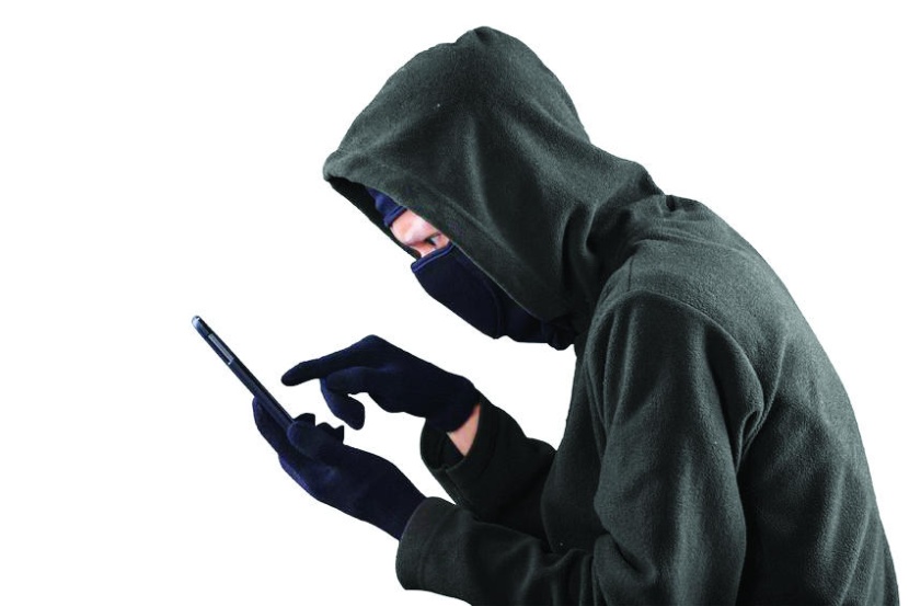 الخدمات المصرفية عبر الهواتف.. هل هي آمنة؟